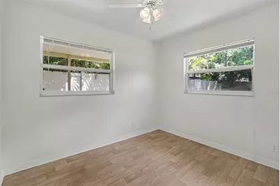 5585 Atlantic Avenue N, Saint Petersburg, FL 33703 - Photo 16