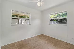 5585 Atlantic Ave N, Saint Petersburg, FL 33703 - Photo 16