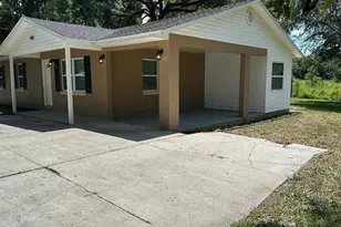 400 Pennsylvania Ave, Fruitland Park, FL 34731 - Photo 1