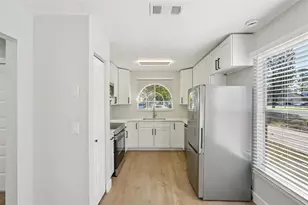 123 Edgewater Cir, Sanford, FL 32773 - Photo 8