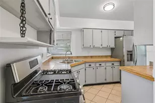 572 E Normandy Blvd, Deltona, FL 32725 - Photo 6