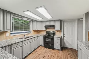 9540 Rainbow Ln, Port Richey, FL 34668 - Photo 8