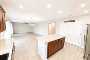 352 Blue Lake Cir, Kissimmee, FL 34758 - Photo 4