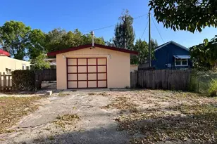 340 Santa Barbara St, North Fort Myers, FL 33903 - Photo 4