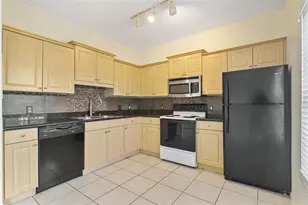 7565 Plantation Cir, Bradenton, FL 34201 - Photo 2