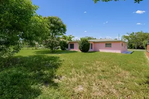 520 Center Rd, Venice, FL 34285 - Photo 6