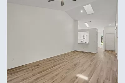 84 Lakepointe Circle, Kissimmee, FL 34743 - Photo 2