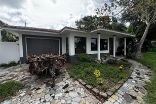 3249 54th St N, Saint Petersburg, FL 33710 - Photo 2