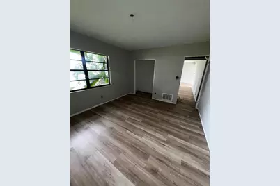 3249 54th Street N, Saint Petersburg, FL 33710 - Photo 10