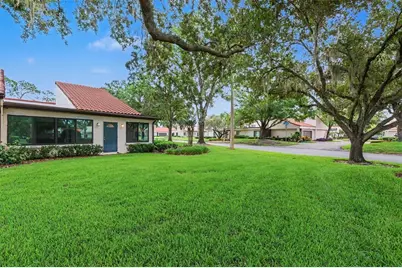 108 Seville Court N, Plant City, FL 33566 - Photo 2
