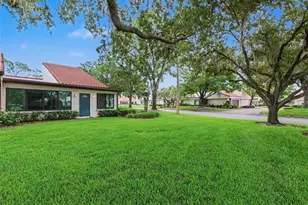 108 Seville Ct N, Plant City, FL 33566 - Photo 2