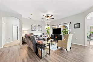 513 Barcelona Dr, Kissimmee, FL 34759 - Photo 8