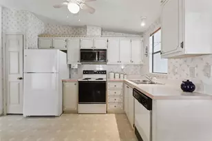 1615 Pinehurst Dr, Lady Lake, FL 32159 - Photo 6