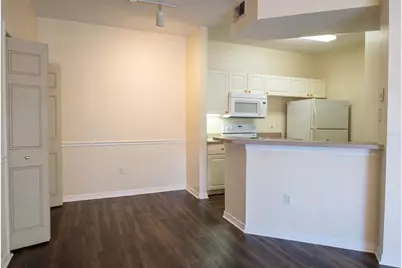 5500 Metrowest Boulevard #211, Orlando, FL 32811 - Photo 4