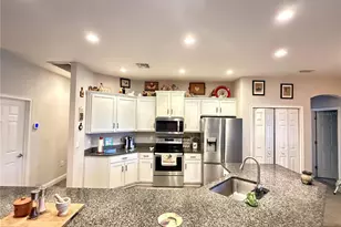 3339 Pearly Dr, Lakeland, FL 33812 - Photo 10