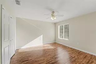 19431 Sandy Springs Cir, Lutz, FL 33558 - Photo 8