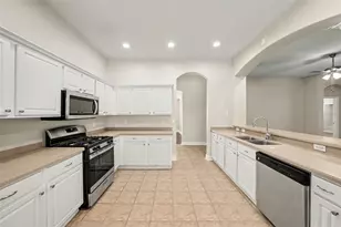 16312 Bridgecrossing Dr, Lithia, FL 33547 - Photo 8