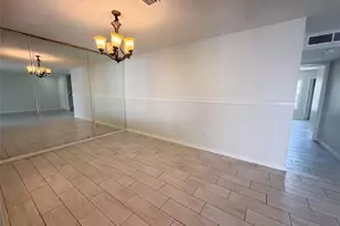 4747 Puritan Cir, Tampa, FL 33617 - Photo 8