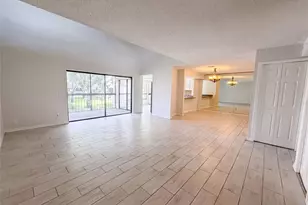 4747 Puritan Cir, Tampa, FL 33617 - Photo 6