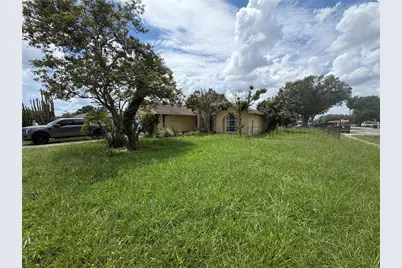 601 Wiggins Court, Plant City, FL 33563 - Photo 2