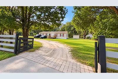 1735 Oakland Road E, Lakeland, FL 33801 - Photo 1