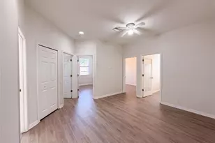 7414 39th Ct E, Sarasota, FL 34243 - Photo 10