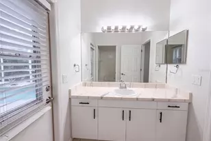 7414 39th Ct E, Sarasota, FL 34243 - Photo 28