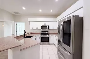 7414 39th Ct E, Sarasota, FL 34243 - Photo 2