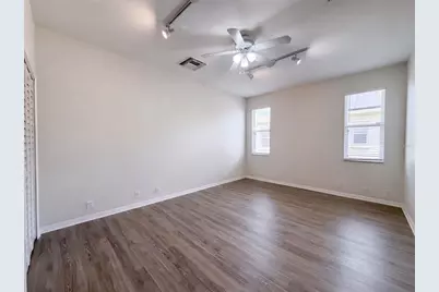 7414 39th Court E, Sarasota, FL 34243 - Photo 4