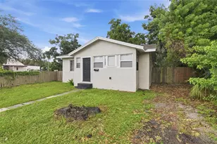 1743 30th St S, Saint Petersburg, FL 33712 - Photo 2
