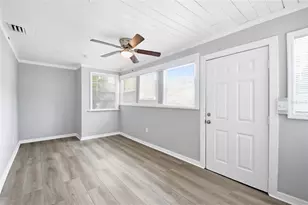 1743 30th St S, Saint Petersburg, FL 33712 - Photo 8