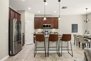 215 Lakes Shore Dr, Davenport, FL 33837 - Photo 2