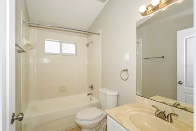 8516 Canterbury Lake Boulevard, Tampa, FL 33619 - Photo 18