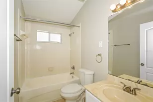 8516 Canterbury Lake Blvd, Tampa, FL 33619 - Photo 18