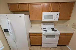 4053 Dolphin Dr, Tampa, FL 33617 - Photo 6