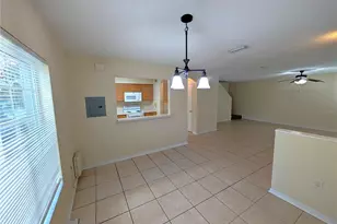 4053 Dolphin Dr, Tampa, FL 33617 - Photo 4