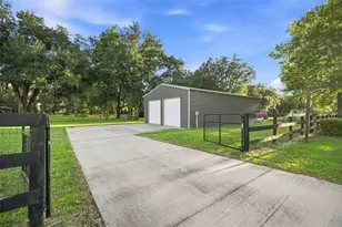 1050 NE 165th St, Citra, FL 32113 - Photo 4