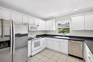 8620 SE 166th Birchbrook Loop, The Villages, FL 32162 - Photo 6