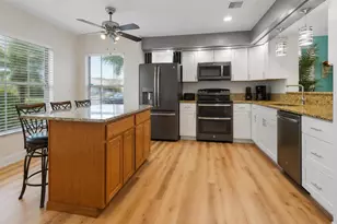 125 Hidden Springs Cir, Kissimmee, FL 34743 - Photo 2
