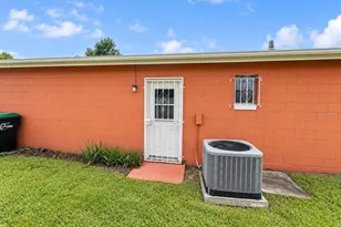 4068 Castlegate Dr, Orlando, FL 32839 - Photo 4
