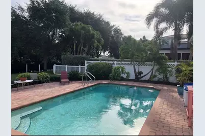 601 34th Avenue NE, Saint Petersburg, FL 33704 - Photo 2