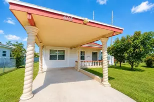 605 Carver Dr, Lake Wales, FL 33853 - Photo 1