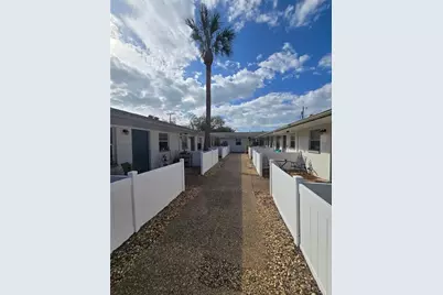 500 75th Avenue N #10, Saint Petersburg, FL 33702 - Photo 2