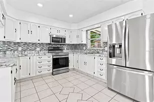 1719 Julian Ln Dr, Tampa, FL 33619 - Photo 10