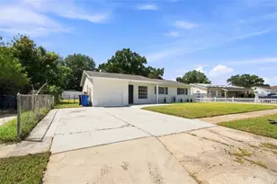 1719 Julian Ln Dr, Tampa, FL 33619 - Photo 2
