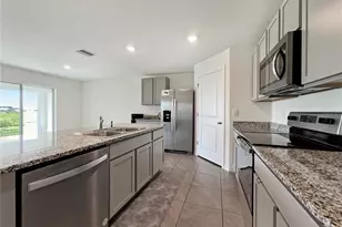 822 Will Scarlett Ave, Ruskin, FL 33570 - Photo 12