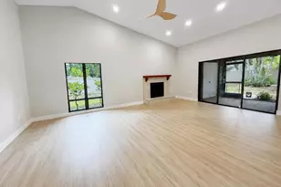 971 Sunridge Dr, Sarasota, FL 34234 - Photo 2
