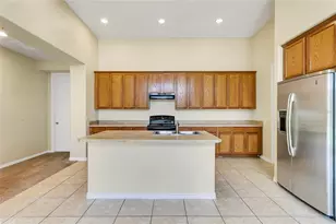 10102 Caroline Park Dr, Orlando, FL 32832 - Photo 6
