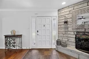 506 S Larry Cir, Brandon, FL 33511 - Photo 8