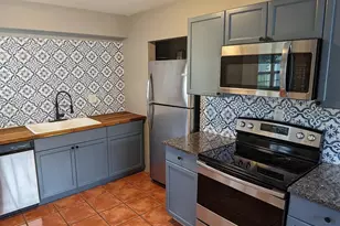 725 17th Ave S, Saint Petersburg, FL 33701 - Photo 2